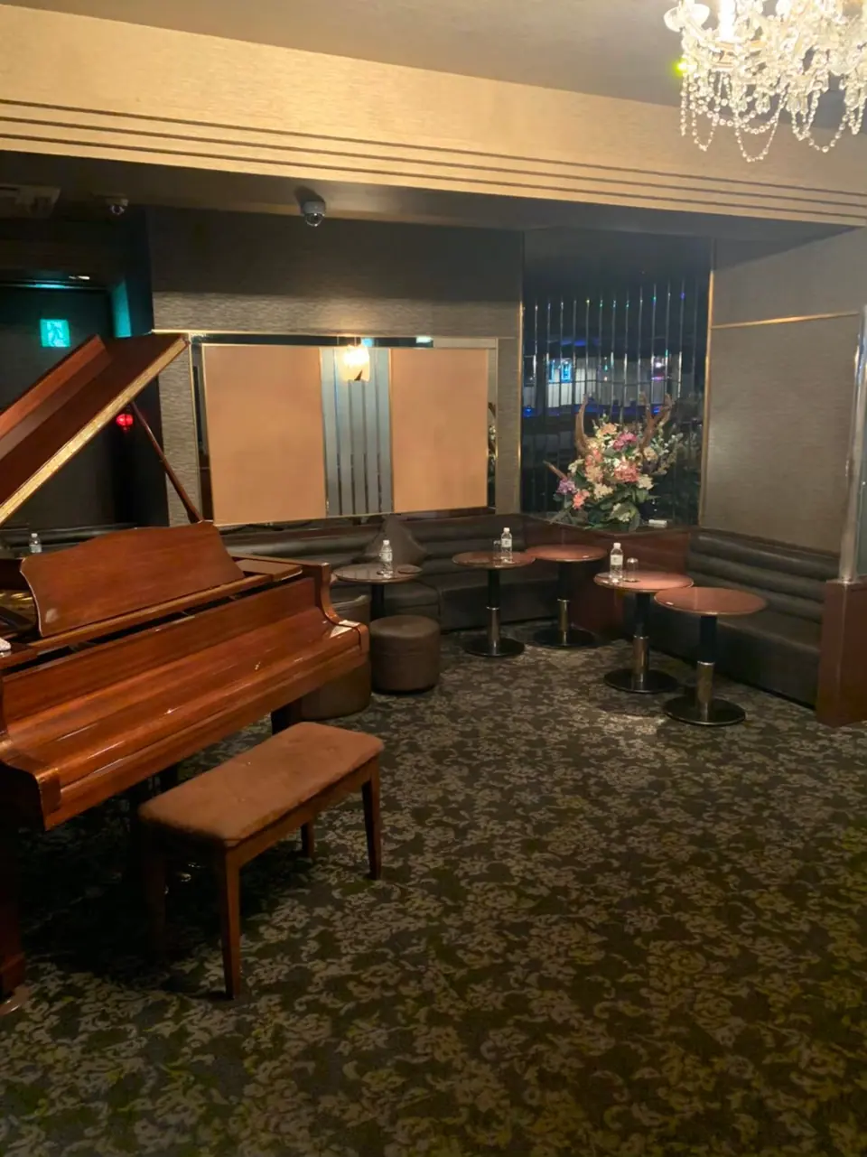 アップステアーズ