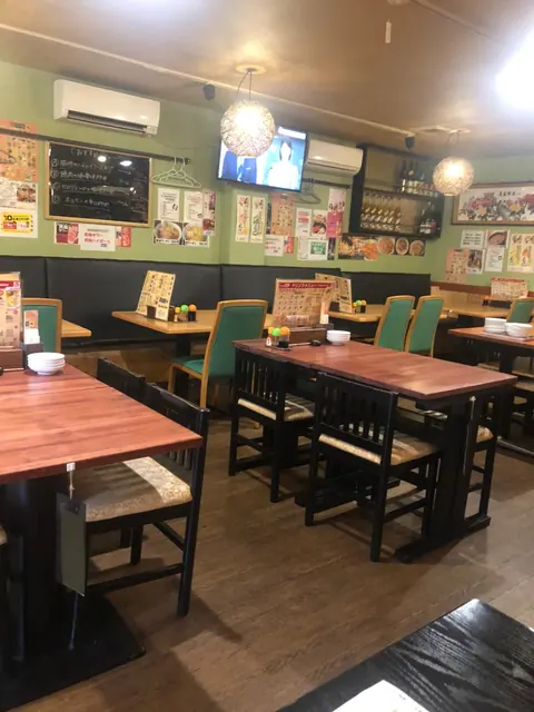 百円酒場135の店内
