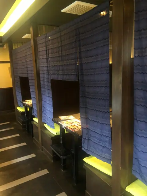 わいず 松戸店の店内