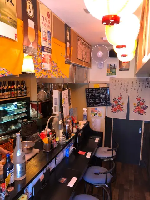 沖縄料理 ちゅらさん。の店内