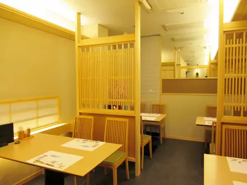 びわ亭の店内