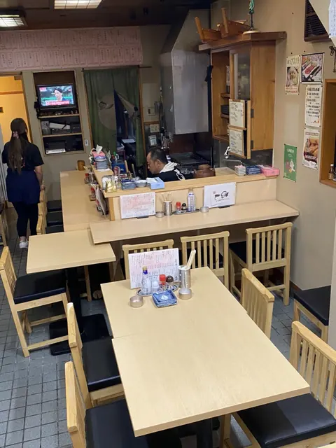 焼きとり あんの店内