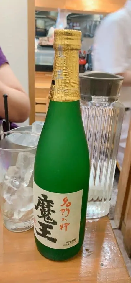 大衆割烹 丸吉の店内