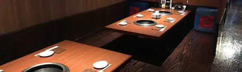 炭火焼肉 松林苑 上本郷店の店内