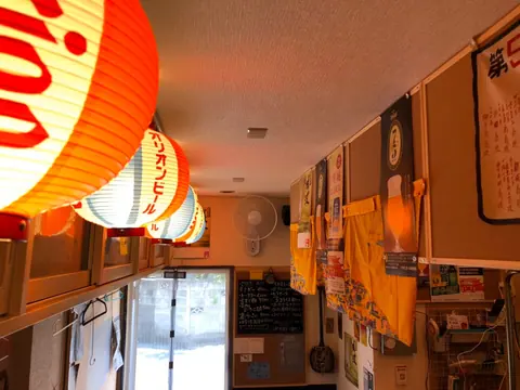 沖縄料理 ちゅらさん。の店内