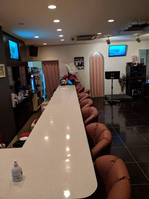 カラオケスナック アマポーラの店内