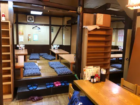 日本海 松戸店の店内