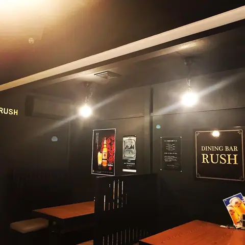 DINING BAR RUSHの店内
