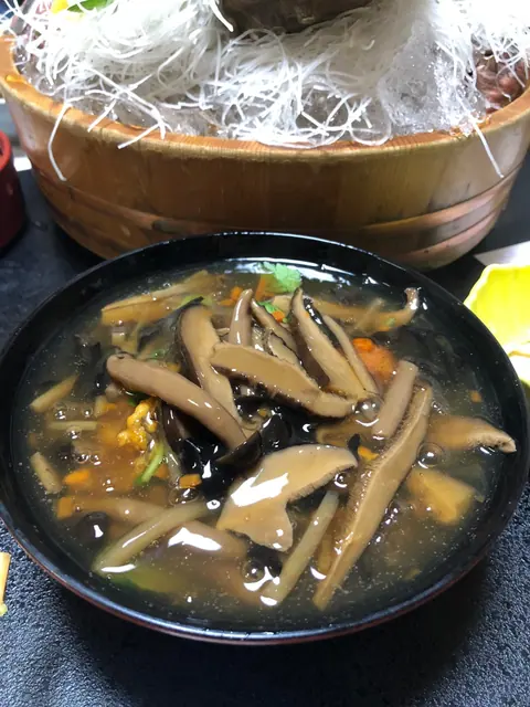 大衆割烹 大黒の店内