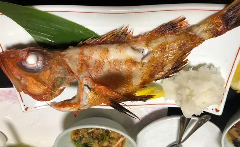大衆割烹 大黒の店内