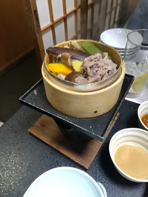 大衆割烹 大黒の店内