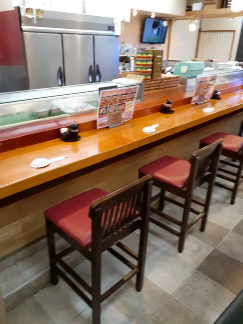 金太楼鮨 常盤平店の店内