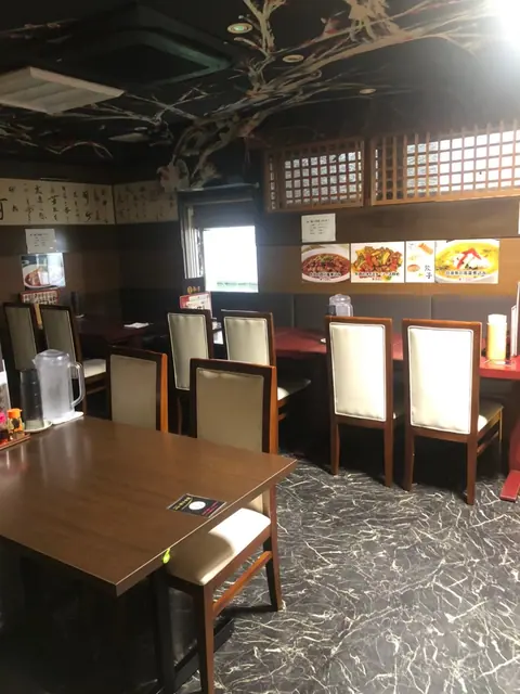 餃子食堂の店内
