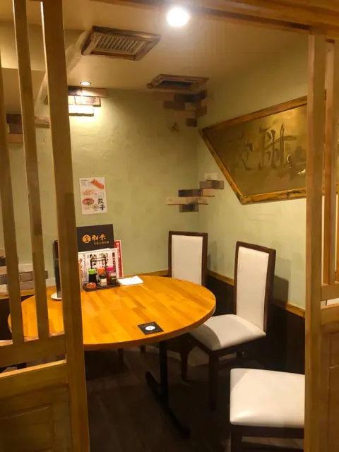 餃子食堂の店内