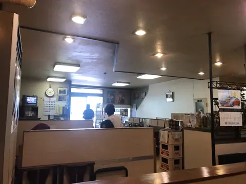 レストラン 味楽の店内