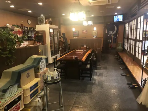 そば処 多賀家の店内