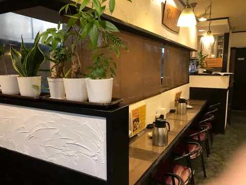 レストラン Patouraの店内