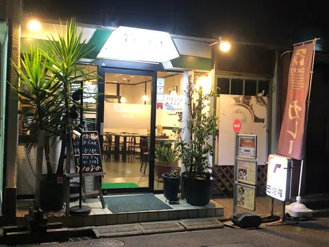 レストラン Patouraの店内