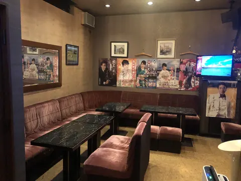 カラオケ&喫茶 ミニモコの店内