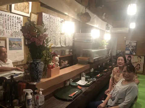 登代㐂の店内
