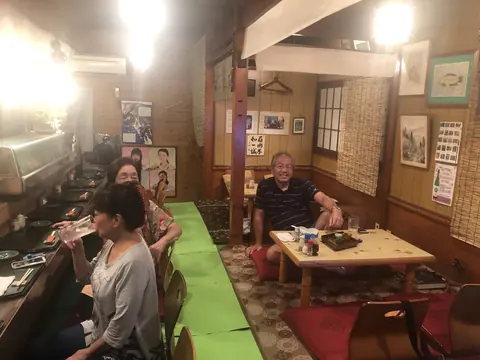 登代㐂の店内