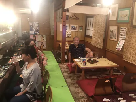 登代㐂の店内