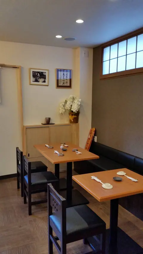 すし家 ぶんごの店内