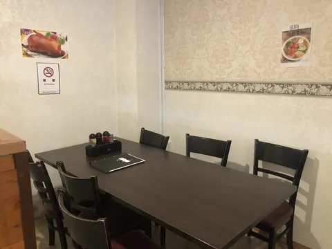 好来運 中華料理の店内