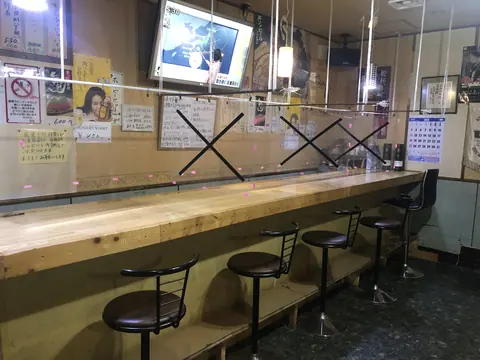 居酒屋 花のれんの店内