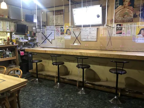 居酒屋 花のれんの店内