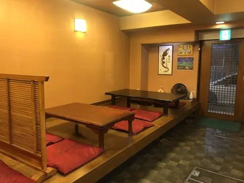 おすし家のいらぶの店内
