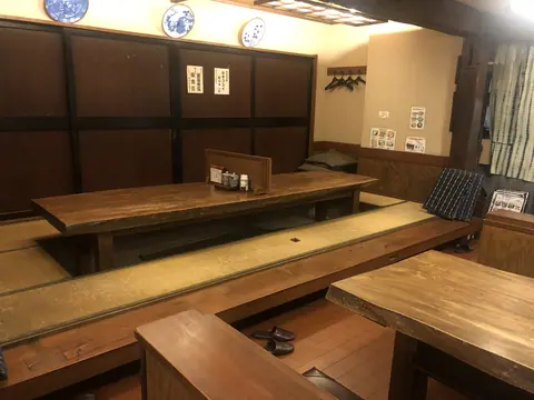 とんかつ・ビフテキ 塩梅の店内