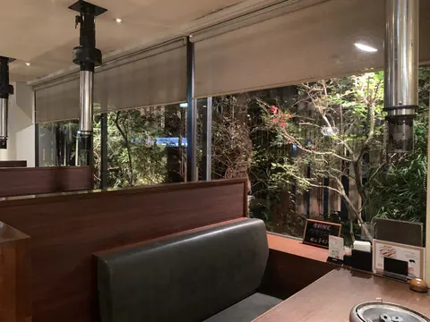 肉の宴 泰平門の店内