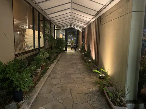 肉の宴 泰平門の店内