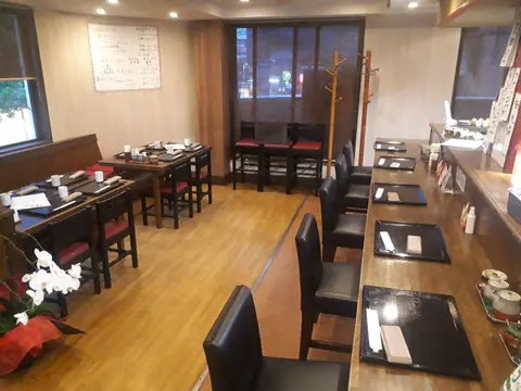 串揚げ処 しのの店内