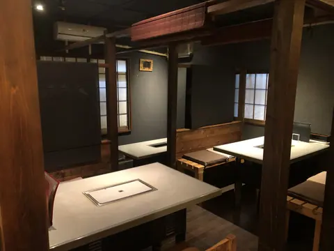 焼き肉ホルモン ジャンジャンの店内