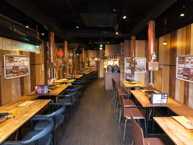焼肉酒場ともさんかく 本店