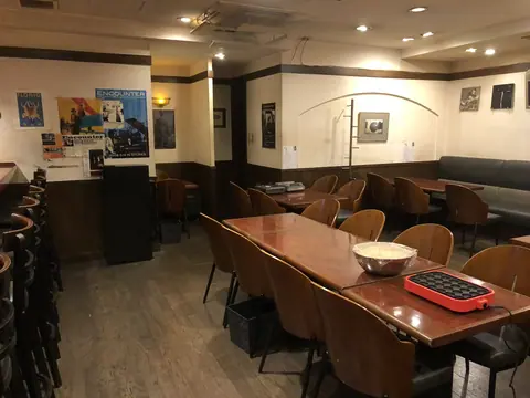JAZZ BAR NARDISの店内