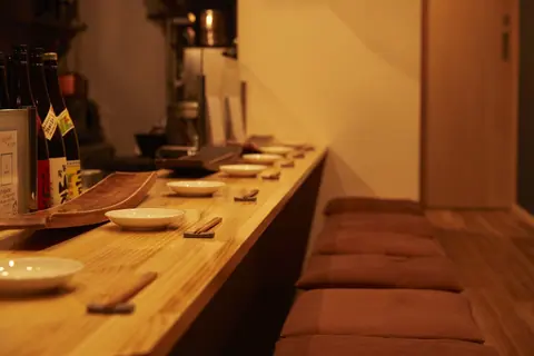 寿司割烹酒場 ゐまるの店内