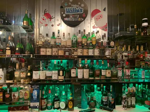 SHOT BAR Willy’s (新松戸店)の店内