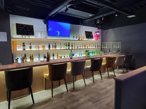 カラオケバール ポムさんの店内