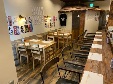 干物と日本酒 まる酒の店内