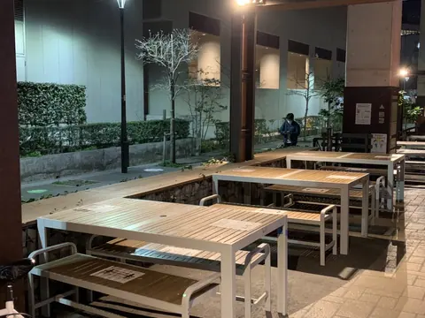 手巻き あて巻 まる酒の店内