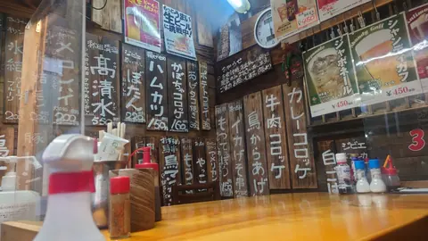 林鶏肉店の店内
