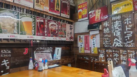 林鶏肉店の店内