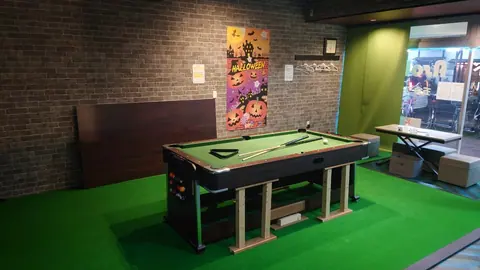 五香ゴルフクラブ＆Asobi BARの店内